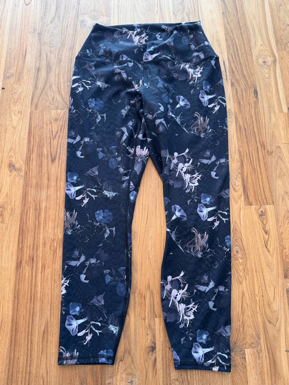 RBX Capri Leggings Women’s Medium Floral and Snake Print Black/Grey